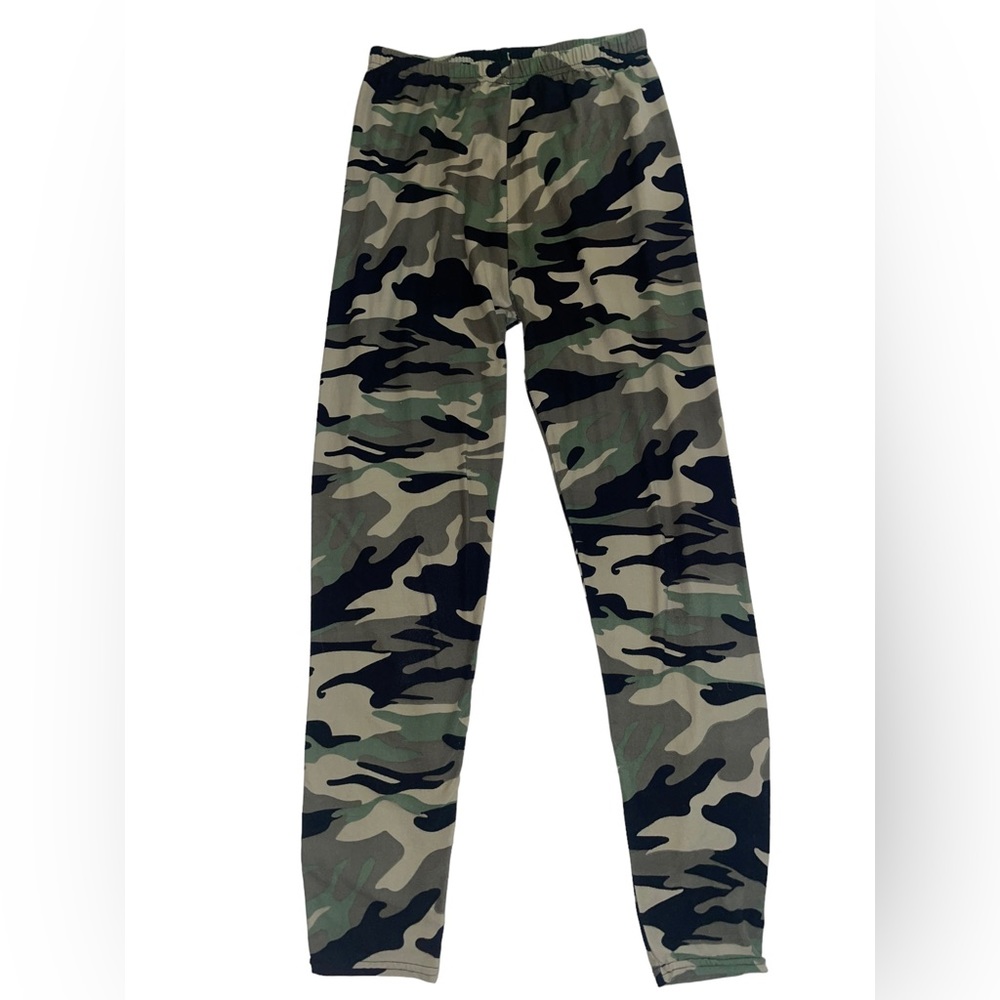 Active/ Casual CAMO Leggings. Size Medium